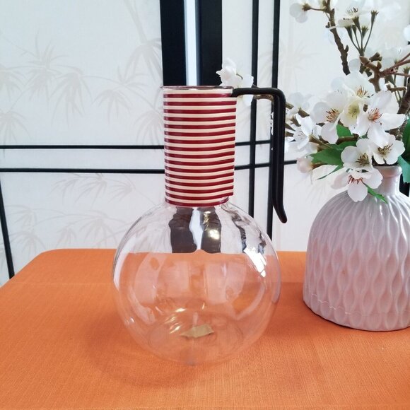Funky MCM Pyrex Glass Carafe - Red & White Handle - Picture 4 of 4